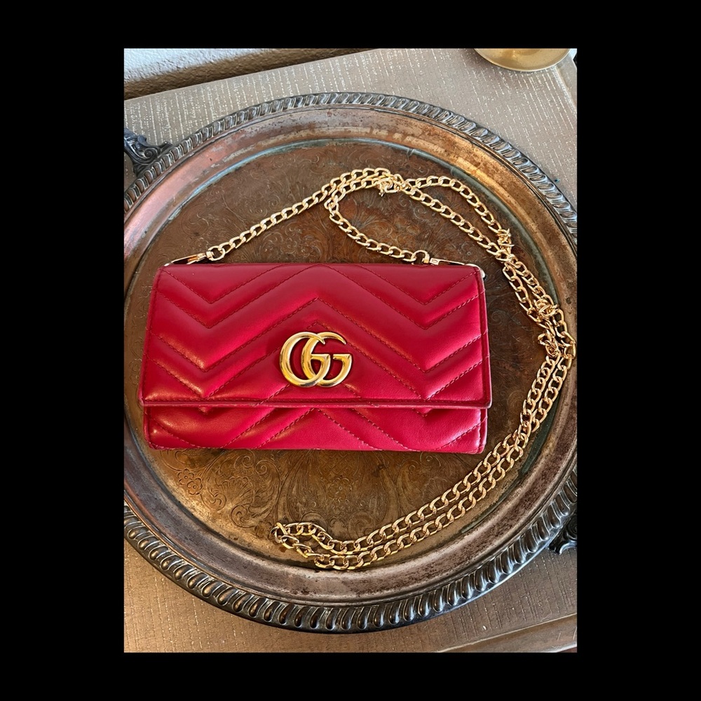 AUTH Gucci Red Matelassé Chevron GG wallet w/insert and chain